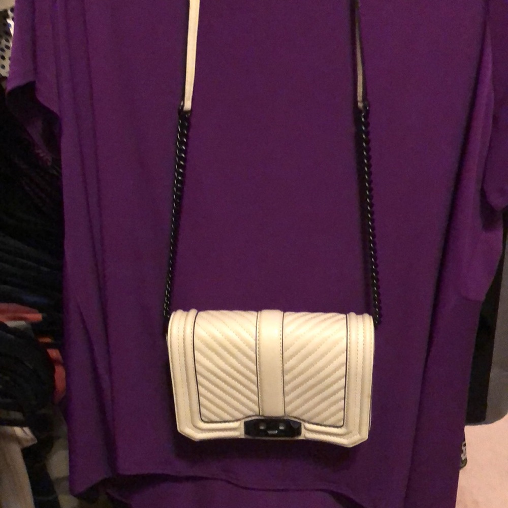 Medium cross body purse